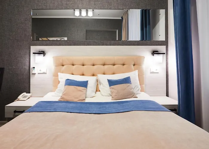 Antares מלון לבוב